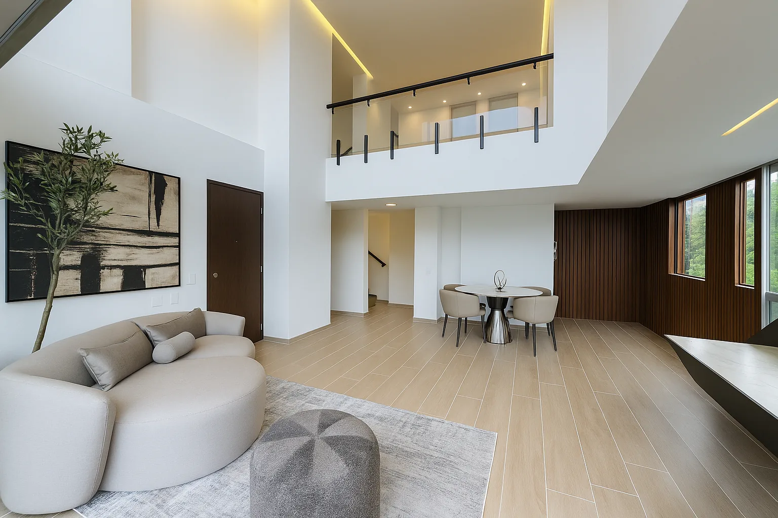 Sala y comedor bajo el mezzanine